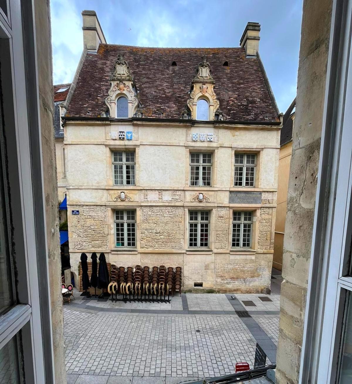 Elegant Studio En Hypercentre Dans Le Quartier Historique Anime Avec Parking Gratuit Caen Bagian luar foto